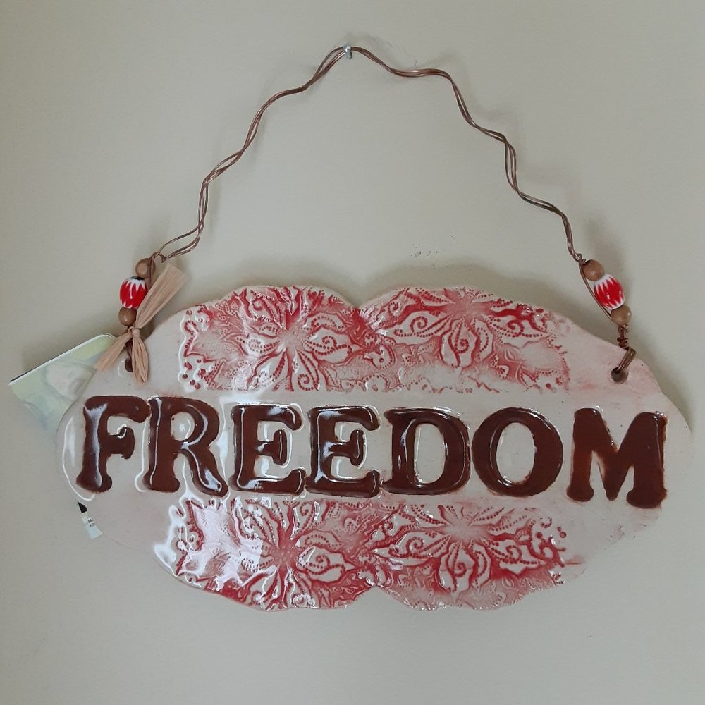 Freedom Clay Wall Plaque Wire Beads Imprinted Floral Fireworks Hand Made NWT